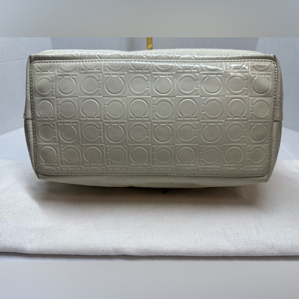 Authentic Salvatore Ferragamo Gancini Embossed Leather w/ COA - Picture 9 of 15
